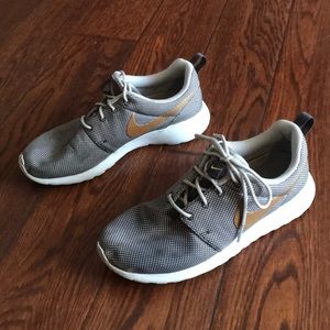 Nike Women’s Roshe Running Shoes